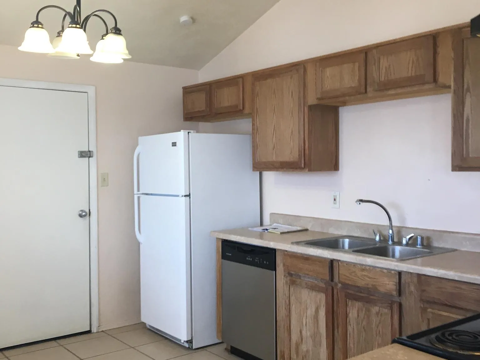 2 bed, 970 sqft, $1,425 — Photo 1