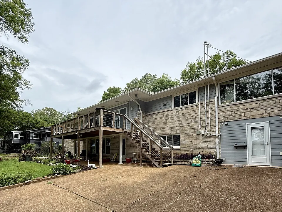 1040 Berwick Trl