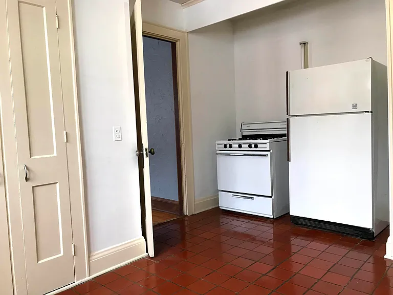 1237 E Vienna Ave — Photo 5