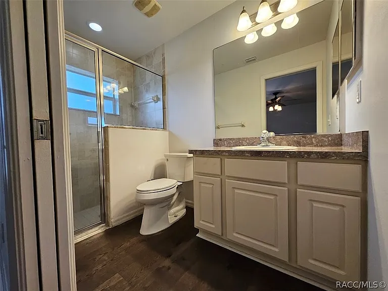844 W Wycliffe Ln — Photo 8