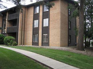 6148 Knoll Wood Rd APT 106, Willowbrook, IL 60527