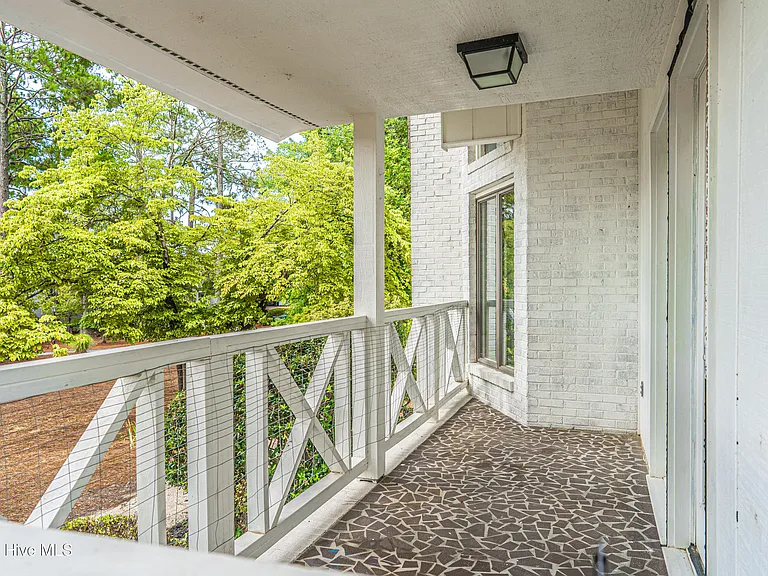 2 Sassafras Ln — Photo 5