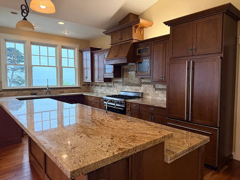 215 Woodrow Ave — Photo 4