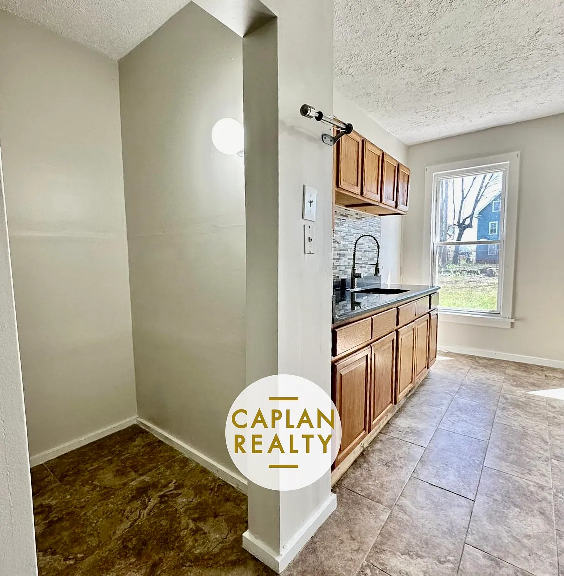 2 bed, 950 sqft, $1,695 — Photo 4