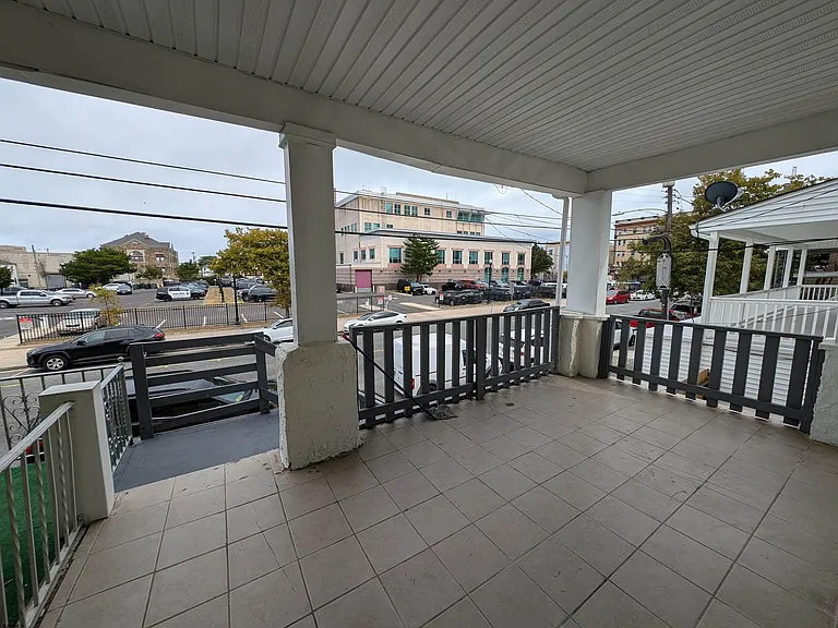16 N Iowa Ave — Photo 3