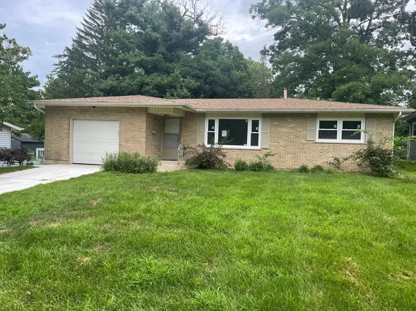 1106 Somerset Mall, McHenry, IL 60050