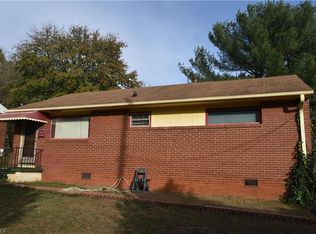 2209 Douglas Hill Dr, Winston Salem, NC 27105