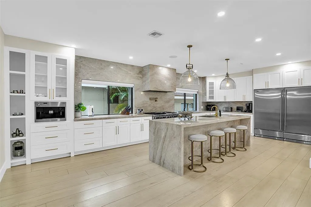 6 bed, 6.0 bath, 5196 sqft, $25,000 — Photo 3