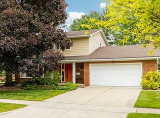 2228 Delaware Dr, Ann Arbor, MI 48103