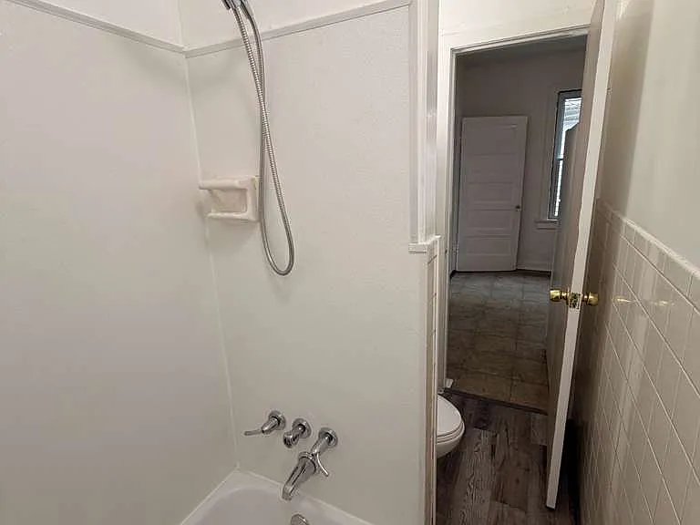 634 Spencer St — Photo 13
