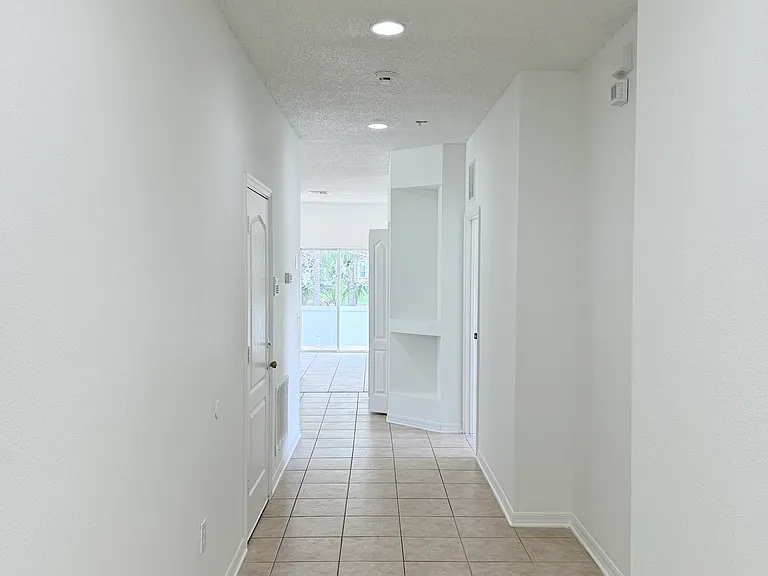 5804 Mariposa Cove Ln — Photo 9