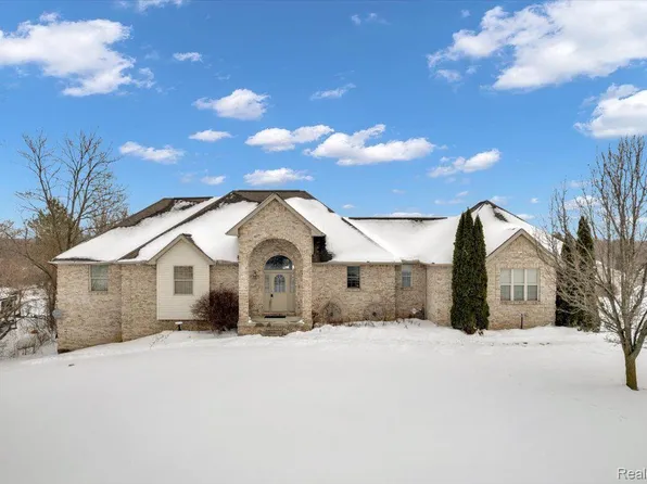3912 Alex Ct, Oxford, MI 48371
