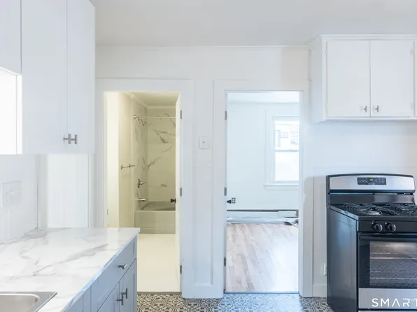 84 Front St, Putnam, CT 06260