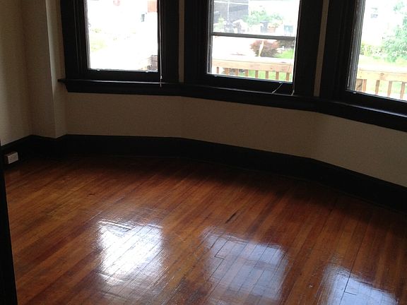 2nd image of 3827 Saint Lawrence Ave