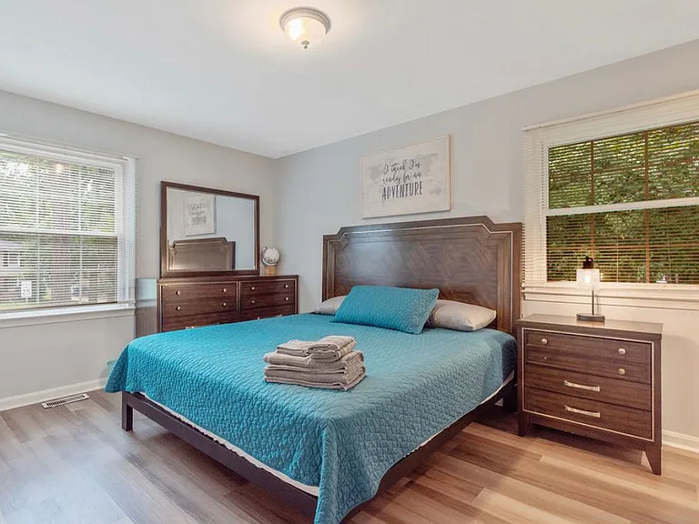 2316 Sierra Dr — Photo 4