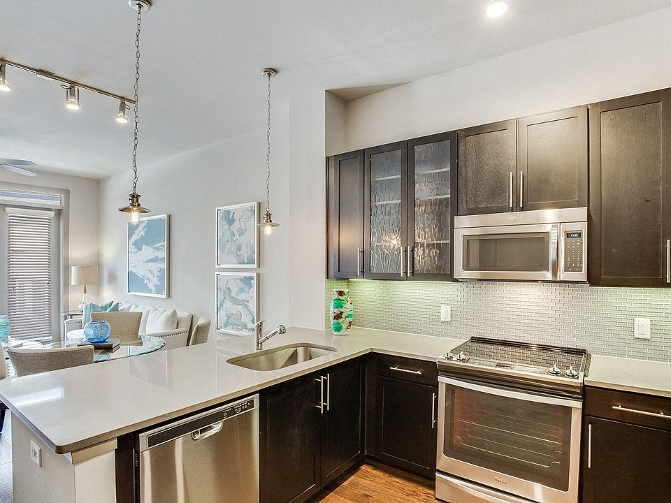 Explore our modern apartment homes with 10 to 12 foot ceilings throughout