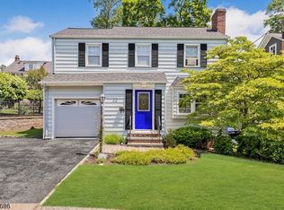 22 Maple Ter, Verona, NJ 07044
