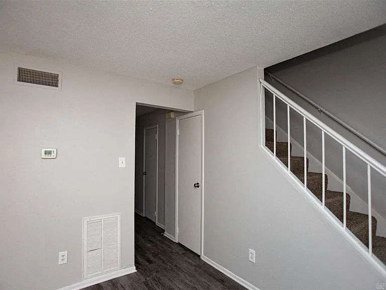 2112 Scotty Ct — Photo 7