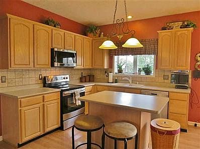 3rd image of 7686 Barberry Ct