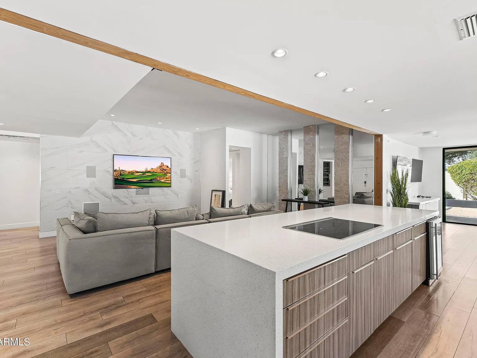 3 bed, 2.0 bath, 2300 sqft, $7,500 — Photo 3