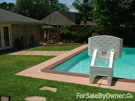 Backyard : View from Pergola. Backyard is fairly maintenance free, except for the lawns.
