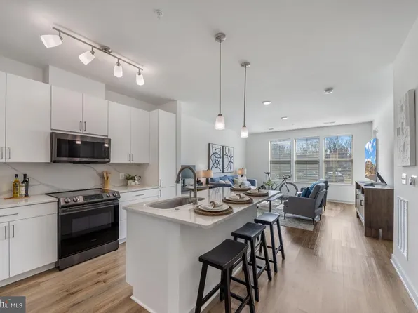 10755 Fairgrounds Dr Unit 136, Fairfax, VA 22030