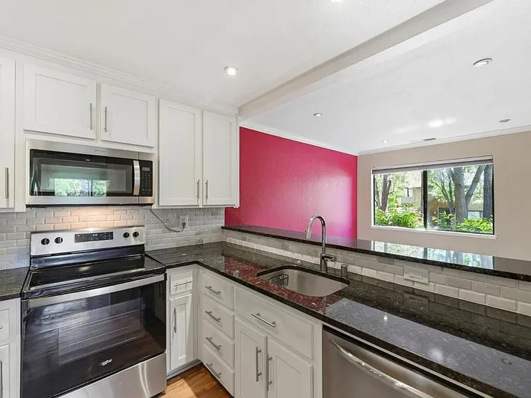 2504 La Terrace Cir — Photo 12