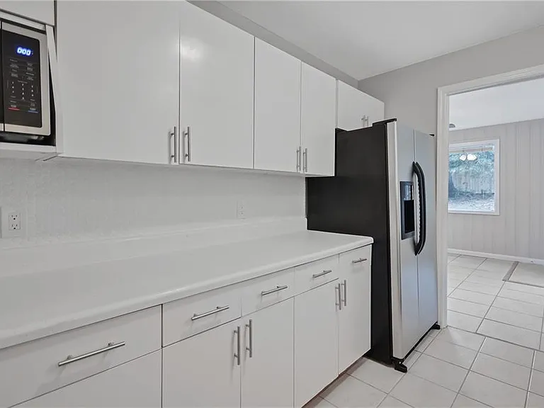 1877 Sumter St NW — Photo 8
