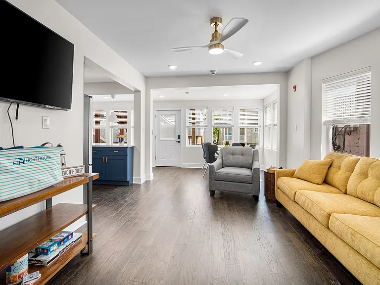 1059 Asbury Ave #1 — Photo 14