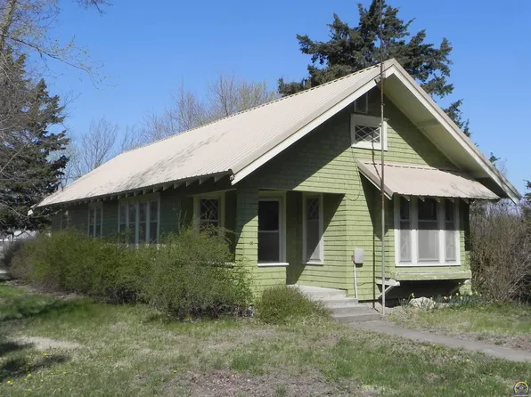 31597 Center St, Wamego, KS 66547