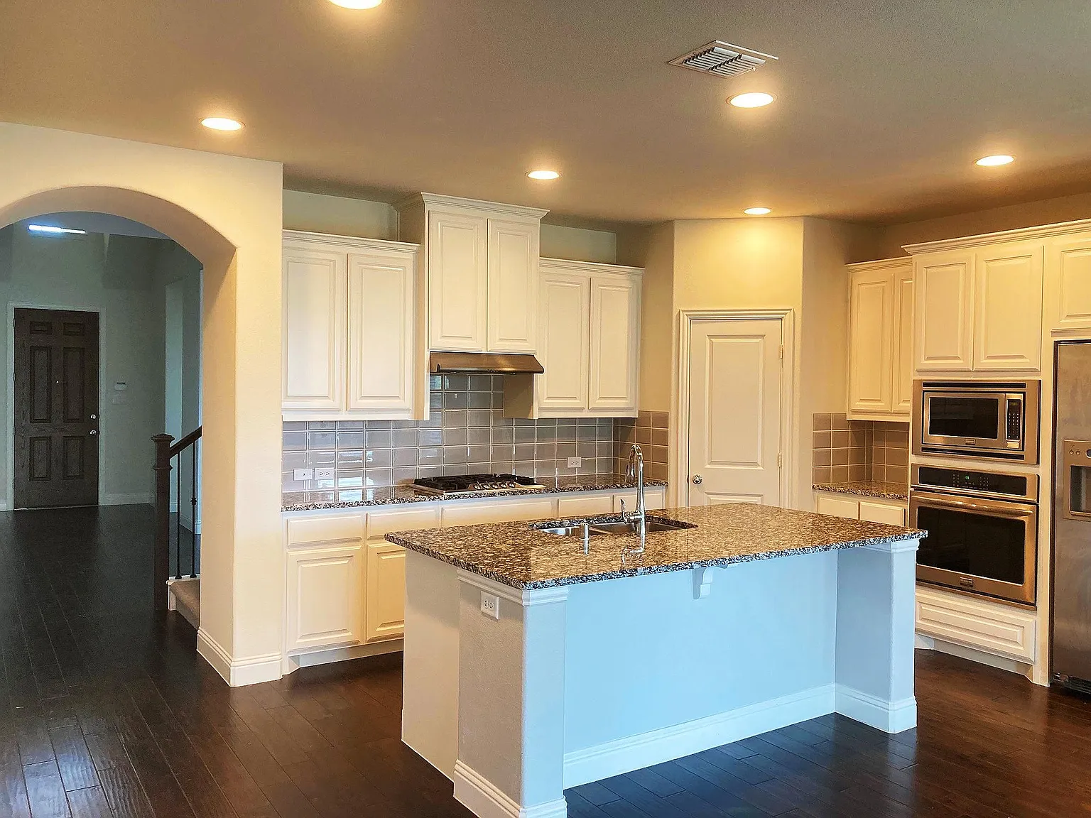 5 bed, 3195 sqft, $3,400 — Photo 3