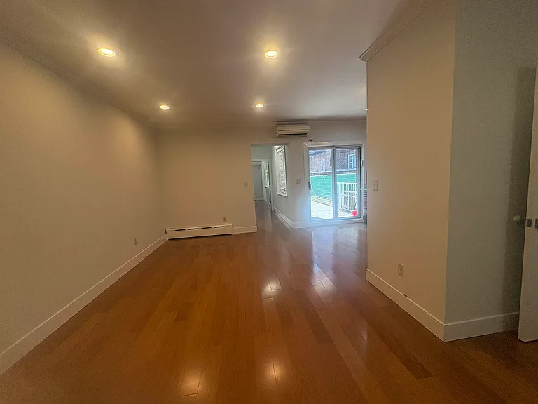34-27 Crescent St #2 — Photo 26