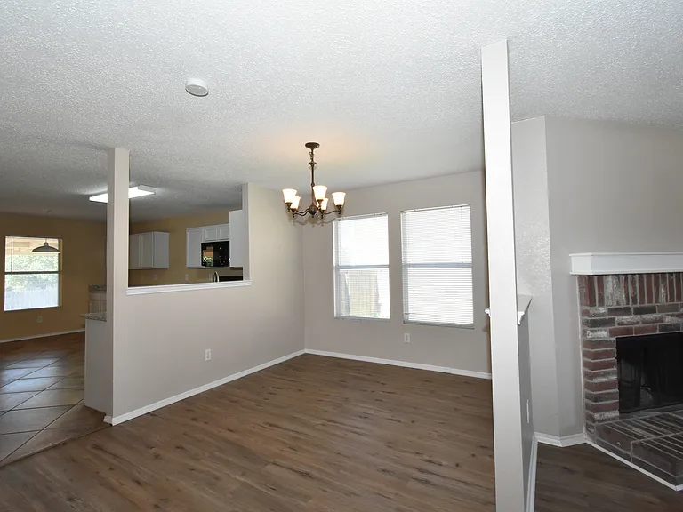1130 Seneca Dr — Photo 5