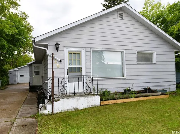 220 2nd STREET E, Nipawin, SK S0E 1E0