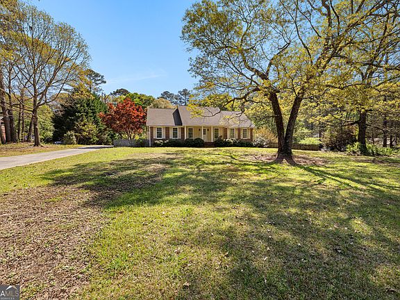 3rd image of 114 Hidden Valley Rd