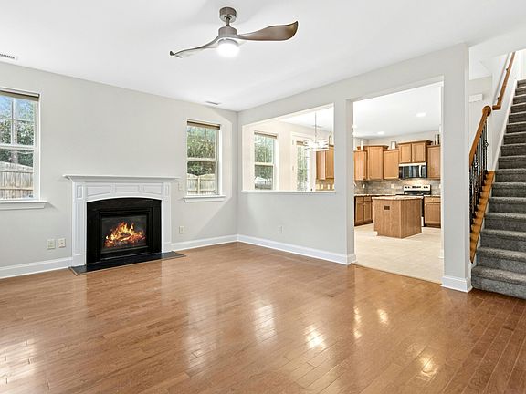 3rd image of 1144 Shasta Daisy Dr