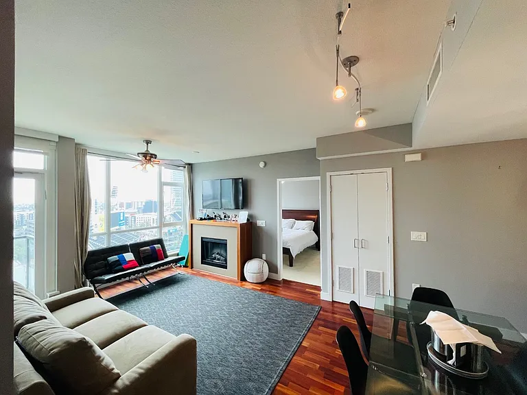 325 7th Ave #1402 — Photo 2
