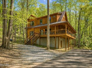 3045 Jones Creek Ln, Sevierville, TN 37876