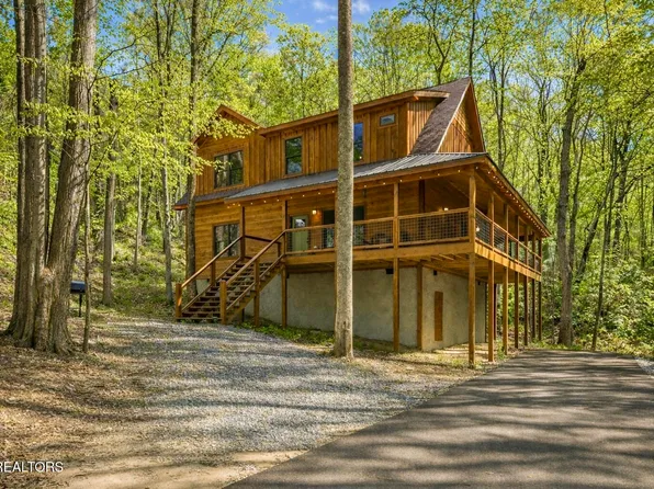 3045 Jones Creek Ln, Sevierville, TN 37876