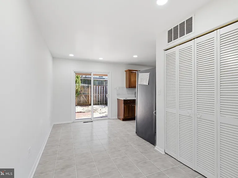 102 N Duke Dr — Photo 11