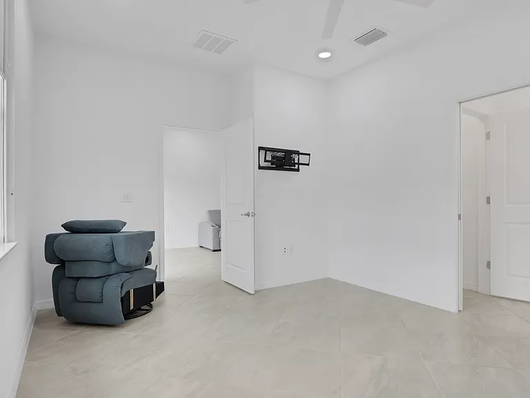 1644 Alameda Dr — Photo 12