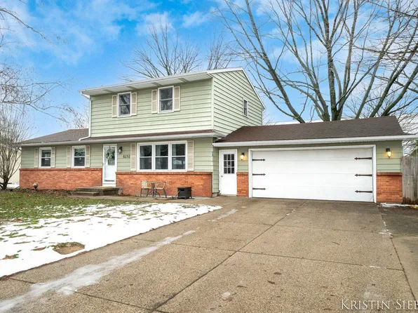 8252 Lamplight Dr, Jenison, MI 49428