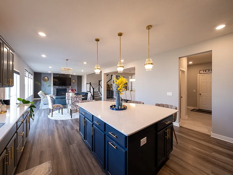 8380 Abercrombie Ln — Photo 2