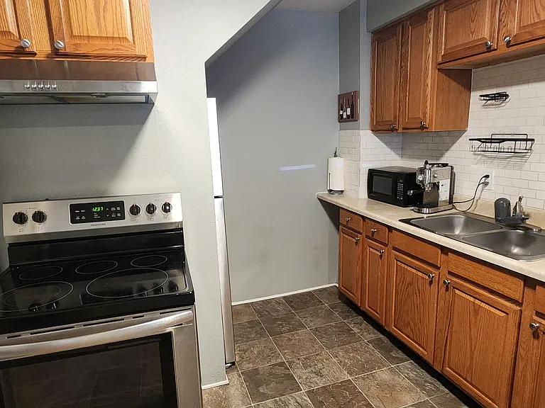 712 N 9th St #5 — Photo 6