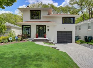 627 Beaver Rd, Glenview, IL 60025