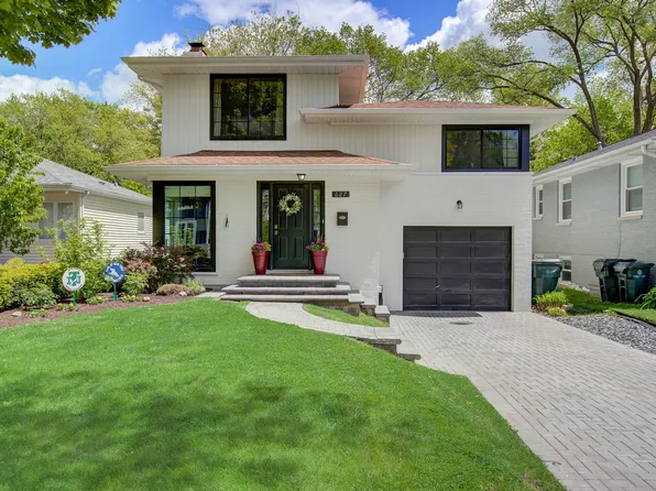 627 Beaver Rd, Glenview, IL 60025