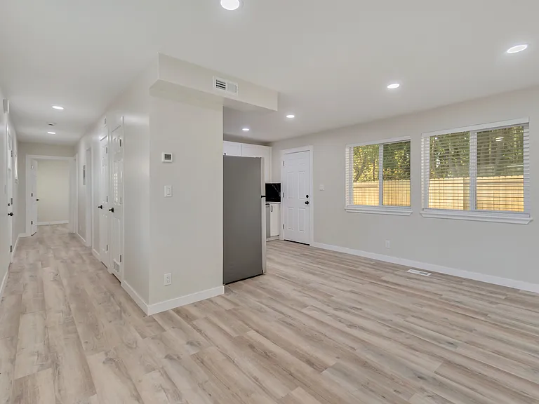 1317 E Brookshire Dr #1 — Photo 4