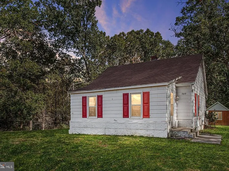 7019 Signal Hill Rd — Photo 3