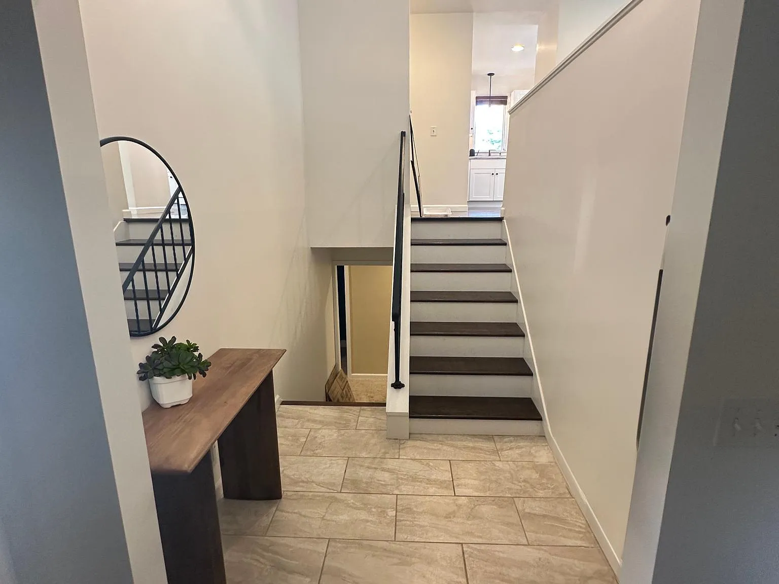 4 bed, 1888 sqft, $3,300 — Photo 2