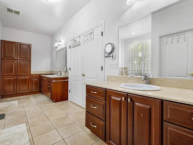 783 Toledo Dr — Photo 24